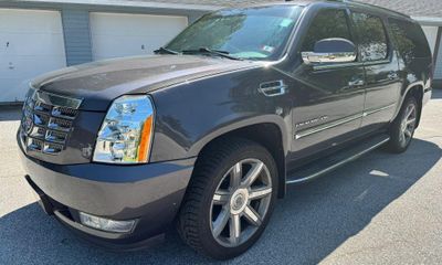 2011 Cadillac Escalade Luxury