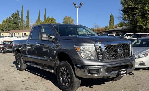 2017 Nissan Titan SV