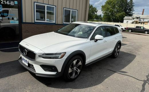 2022 Volvo V60CC Momentum Excl S60