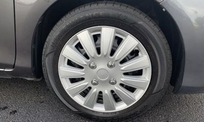 2017 Toyota Yaris L LE SE