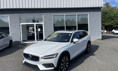 2021 Volvo V60CC Momentum