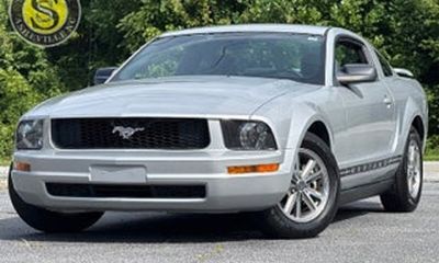 2005 Ford Mustang Premium