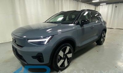 2023 Volvo XC40 Ultimate Dark