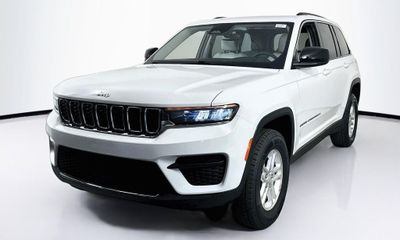 2023 Jeep Grand Cherokee Laredo Altitude
