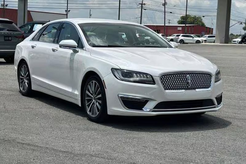 2018 Lincoln MKZ — a typically priced live listing