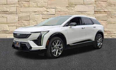 2025 Cadillac Optiq Luxury 2
