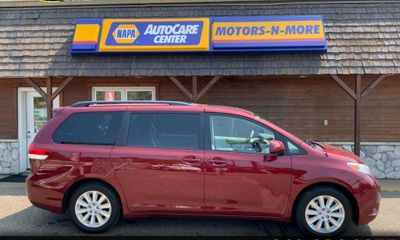2014 Toyota Sienna XLE 7 Passenger