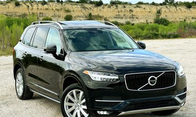 2017 Volvo XC90 Momentum