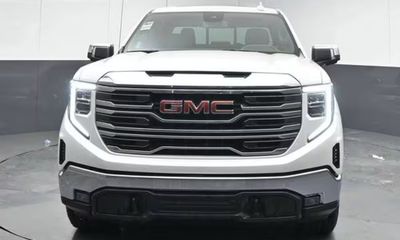 2025 GMC Sierra SLT