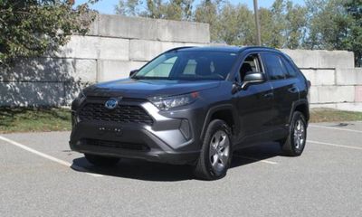 2020 Toyota RAV4 LE HV