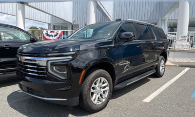 2025 Chevrolet Suburban LT