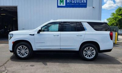 2023 GMC Yukon SLT