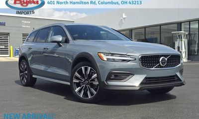 2023 Volvo V60CC Ultimate