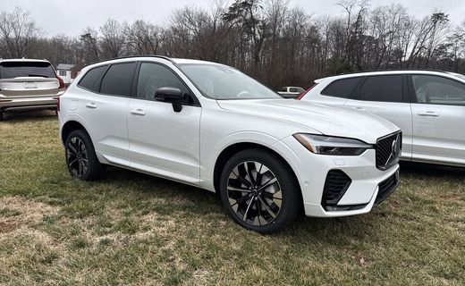 2026 Volvo XC60 Plus Dark