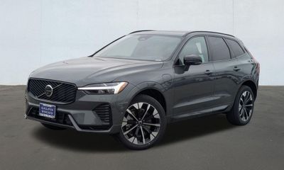 2026 Volvo XC60 Plus Dark