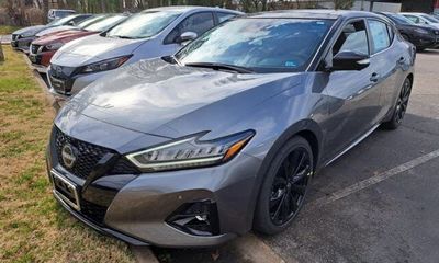 2023 Nissan Maxima SR