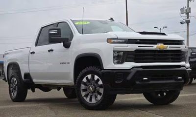 2024 Chevrolet Silverado HD Custom