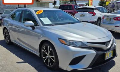 2020 Toyota Camry SE