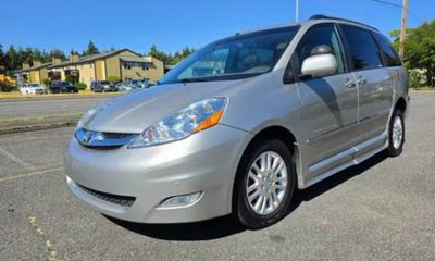 2010 Toyota Sienna XLE