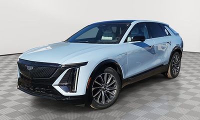 2025 Cadillac Lyriq Sport 2