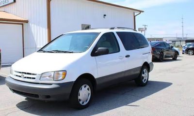 1999 Toyota Sienna CE
