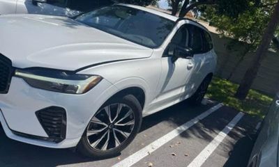 2024 Volvo XC60 Plus Dark