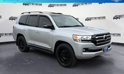 2017 Toyota Land Cruiser VX R