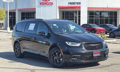 2025 Chrysler Pacifica Select