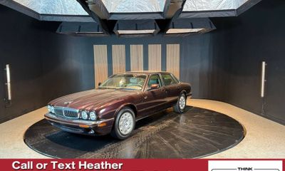 2003 Jaguar XJ8 Base