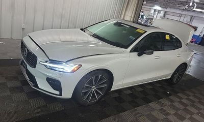 2022 Volvo S60 Inscription Expression XC60