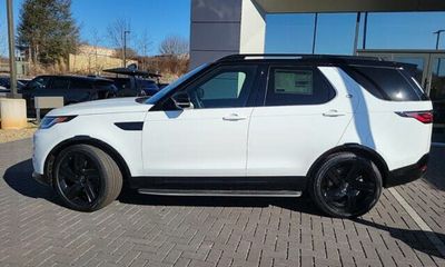 2025 Land Rover Discovery P360 Dynamic SE