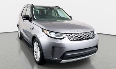 2024 Land Rover Discovery P300 S