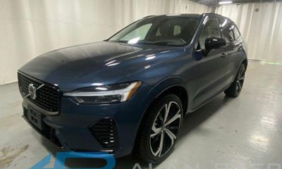 2025 Volvo XC60 Ultra Dark