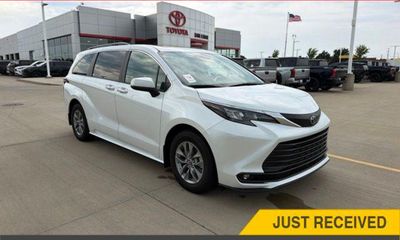 2025 Toyota Sienna XLE