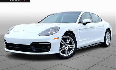 2023 Porsche Panamera 4 Platinum