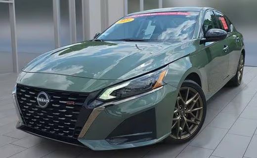 2025 Nissan Altima SR
