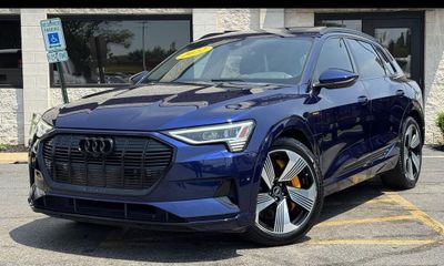 2022 Audi E-Tron Quattro Premium Plus