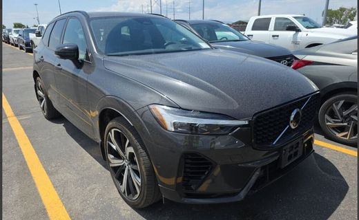 2025 Volvo XC60 Ultra Dark