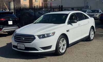2015 Ford Taurus SE