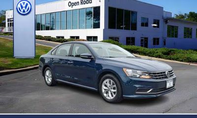 2018 Volkswagen Passat S R Line