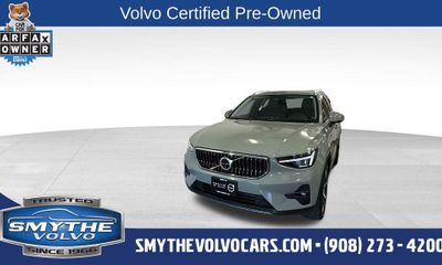 2023 Volvo XC40 Plus Bright