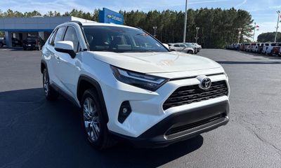 2022 Toyota RAV4 XLE Premium