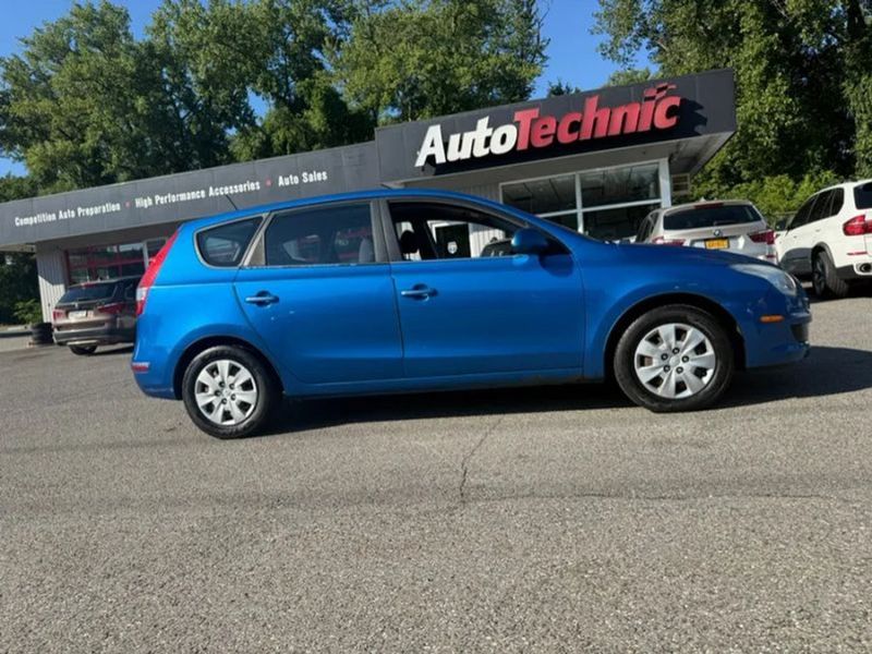 2010 Hyundai Elantra Touring — a typically priced live listing