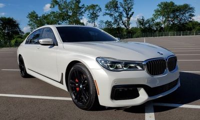 2017 BMW 750I B7