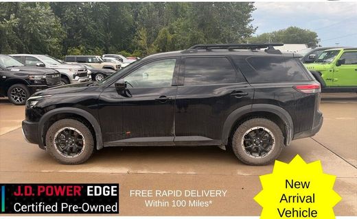 2023 Nissan Pathfinder SV