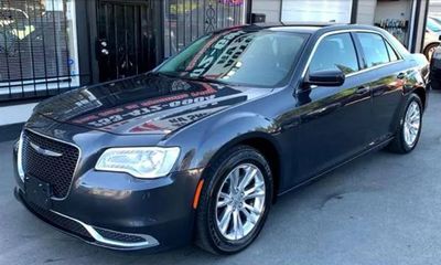 2017 Chrysler 300 Limited