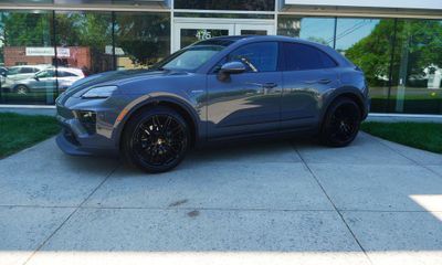 2026 Porsche Macan 4