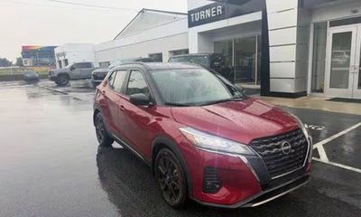 2023 Nissan Kicks SR