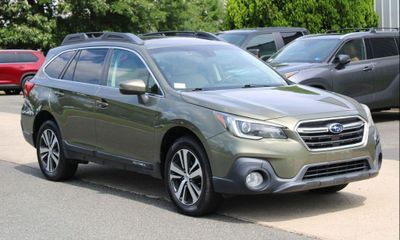 2019 Subaru Outback Limited M R