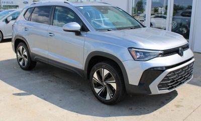 2025 Volkswagen Taos 4Motion SE